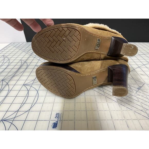 UGG Dandylion Bootie, Size 8, 4-inch heels, reversible shearling trim - Picture 8 of 14